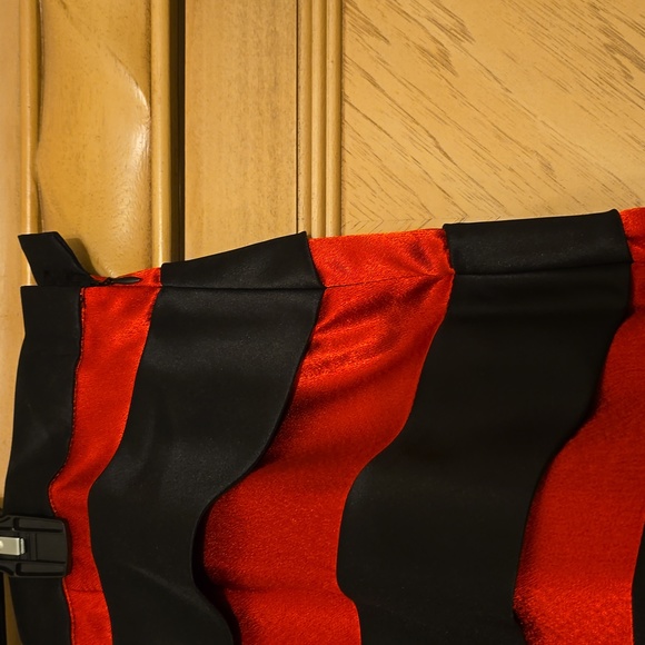 Unamed red and black dress skirt - Picture 3 of 8